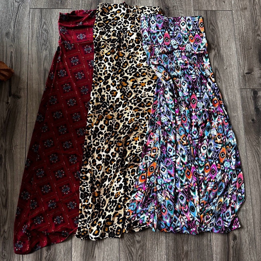 Lot of 3 LuLaRoe Maxi skits size Small